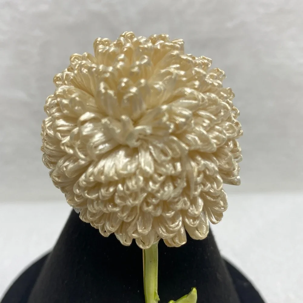 Vintage Chrysanthemum Flower Brooch Pin Enamel Green Leaf‎ Stem